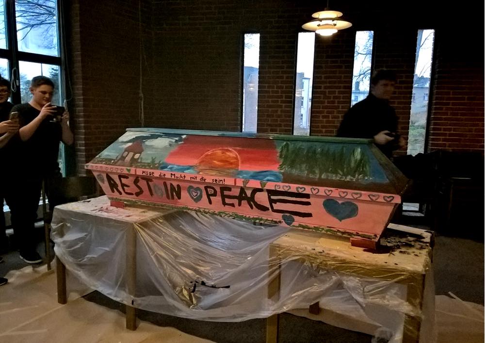 Bunte Särge für die letzte Reise